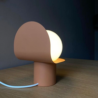 Lamp 18 / Table